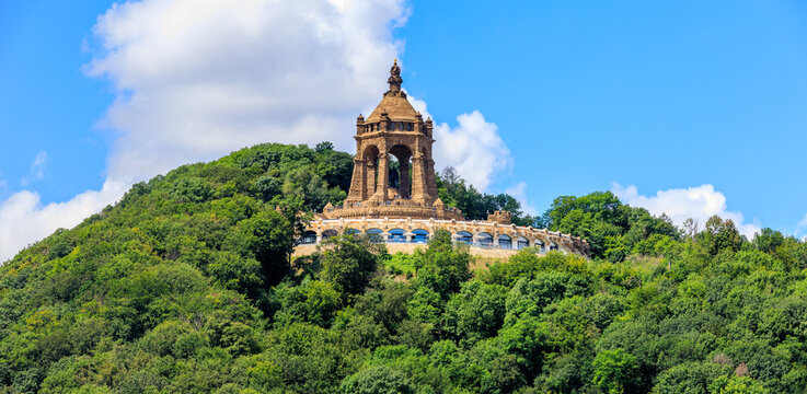 Kaiser-Wilhelm-Denkmal und Weser in der Porta Westfalica