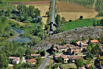 el tren en su paso por villaescusa de las torres, palencia