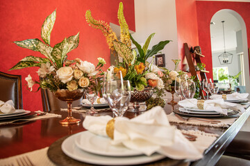 Elegant table setting with flower arrangement 