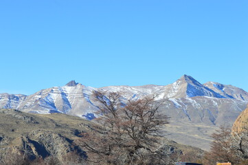La nieve sobre las cordilleras.