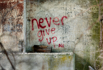 Inspirational graffiti - never give up on a grungy concrete wall