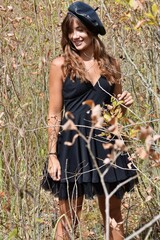 Pose très naturelle d'une modèle photo