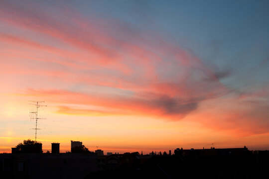 Beutiful and colorful sunset with a city skyline