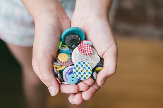 random buttons in hands