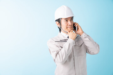 ビジネスマン　作業服　電話　トラブル