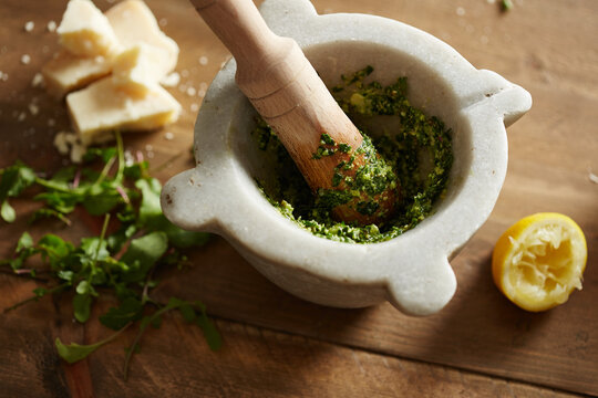 Preparing ruccola pesto