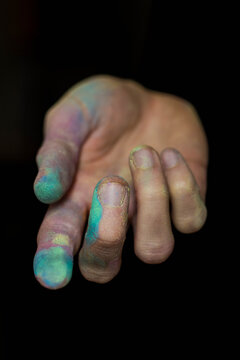 Expressive Hands with Chalk: to reach, point