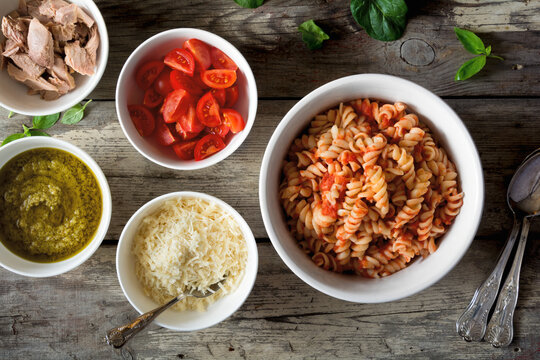 Pasta with various additions in bowls