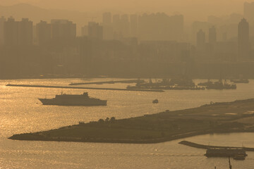 25 May 2007 the Victoria Harbour at  sunset, Devils Peak hk