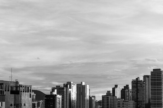 Fototapeta horizonte da cidade em preto e branco