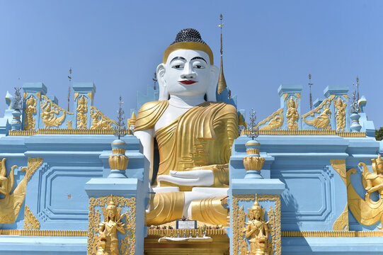 Buddha statue in Indein