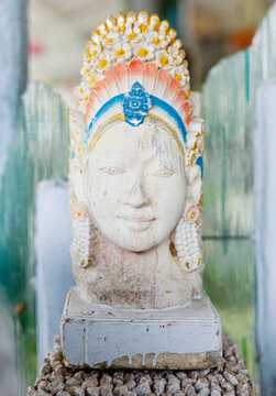 Unknown sculpture of person