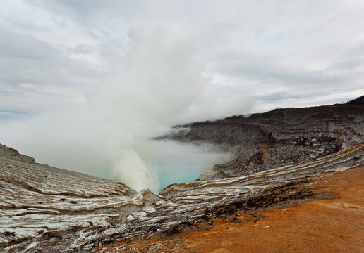 Rim of Kawah Ijen
