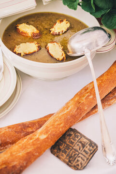Onion soup and baguettes with cheese