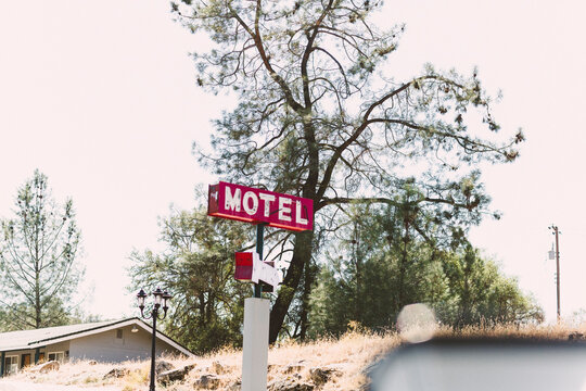 red motel sign