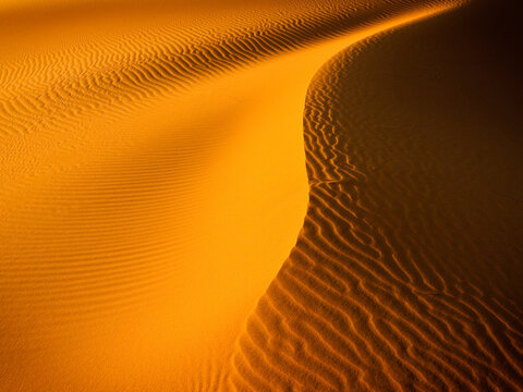 Pattern and Lines in Desert Sand Dunes