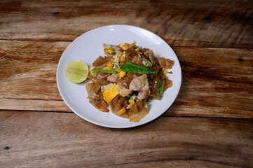 Stir fried Noodle with black soy sauce (Pad See Ew)