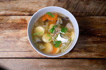 Clear Soup with Tofu and Minced Pork 