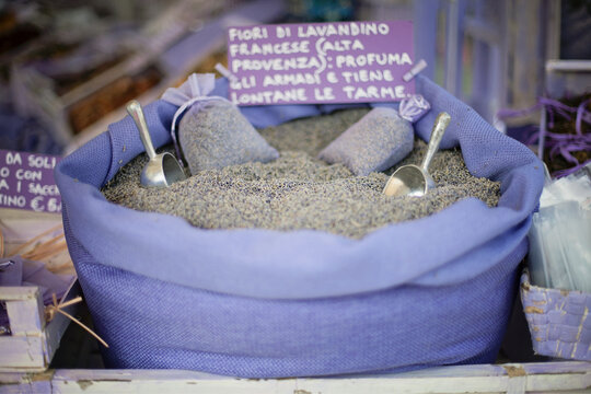 Dry lavandin seeds for sale at italian market