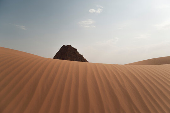 Mero&Ocirc;&oslash;&Omega;_ Pyramids