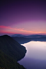 夜明けの摩周湖第三展望台からの風景。北海道
Abstract landscape in contrast of twilight sky colors and mountain silhouettes. Lake Mashu, Hokkaido, Japan.