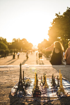 Eiffeltower souvenirs op the street in Paris