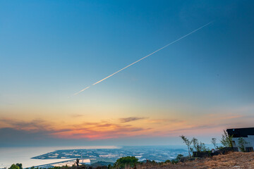ナルシストの丘　飛行機雲