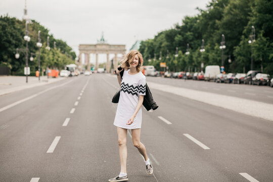 Walking down the Stra&Ocirc;&oslash;&Omega;_e des 17. Juni