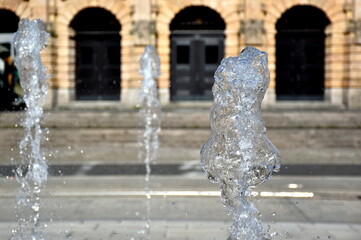 Springbrunnen auf dem Platz der alten Synagoge in Freiburg