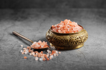 Fototapeta na wymiar Himalayan pink salt in golden box at loft kitchen