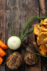Ingredientes for vegan chanterelles mushroom soup