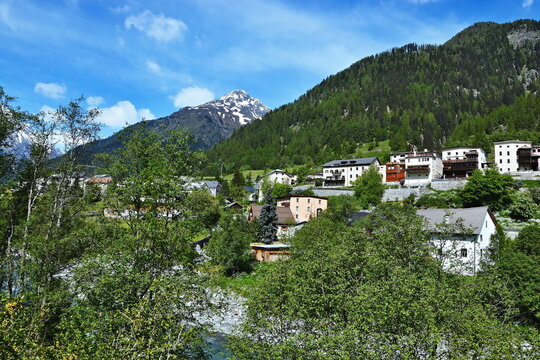 Swiss Alps-view of the town Lavin