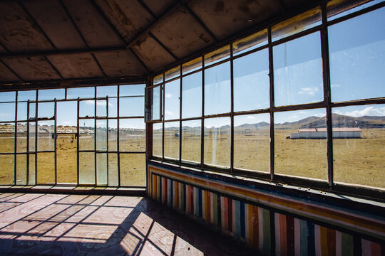 Abandoned house beside the Yellow river
