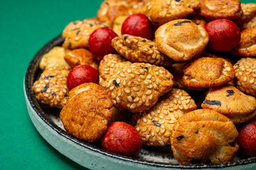 Tasty asian vegetarian appetizer, crunchy rice en peanuts snacks from Japan