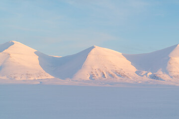 Fototapeta na wymiar Sunrise in the Arctic