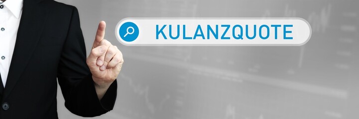 Kulanzquote. Mann zeigt mit Finger auf Suchfeld im Internet-Browser. Wort/Text (blau) in der Suche.