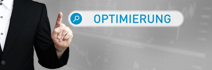 Optimierung. Mann zeigt mit Finger auf Suchfeld im Internet-Browser. Wort/Text (blau) in der Suche.