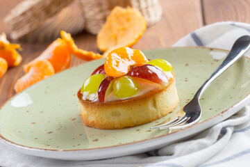 Tart with fruits topping on green plate