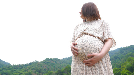 若い日本人の臨月の妊婦さん