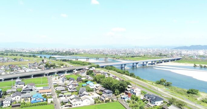 木曽川の橋を上昇