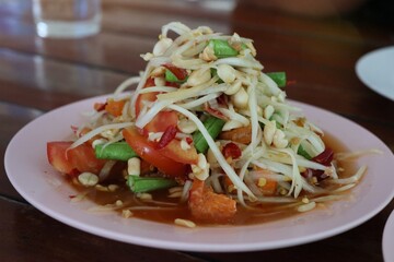 thai spicy papaya salad