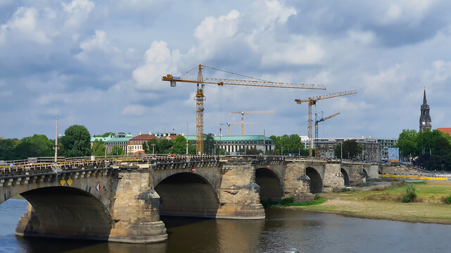 WIDOK NA MOST. DREZNO, NIEMCY