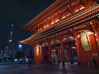 Fototapeta na wymiar Tokyo, Japan - 24.2.20: Sensoji in the evening, with the skytree in the background