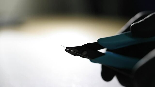 cutting solder wire