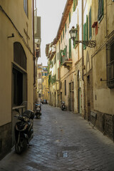 Fototapeta na wymiar Streets and alleys of the historic city of Florence in Italy