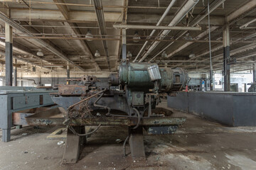 Naklejka premium Straight on photo of industrial machine left abandoned in a factory in the deep south