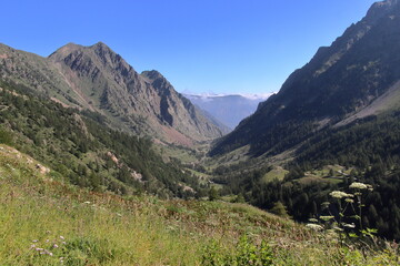 Naklejka premium Jaw-droppingly beautiful mountains and lakes in Sant'Anna di Vinadio on a partly cloudy day.