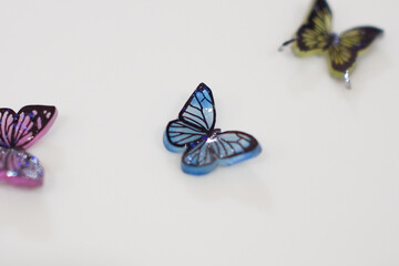 Fototapeta na wymiar プラバンで作った蝶々のアクセサリー