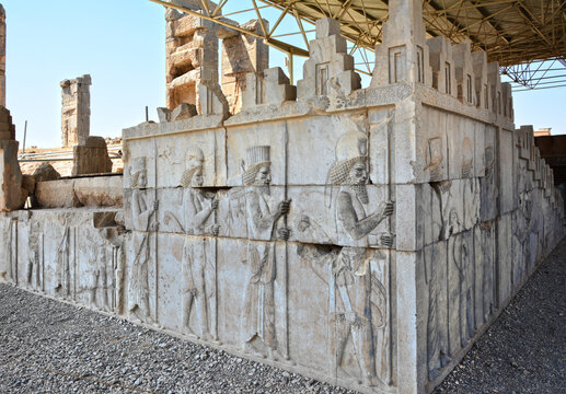 Persian and Median soldiers in bas relief at the Tripylon ("triple gate") of Persepolis. situated between the Apadana and the Hall of Hundred Columns and connecting the two buildings. 
