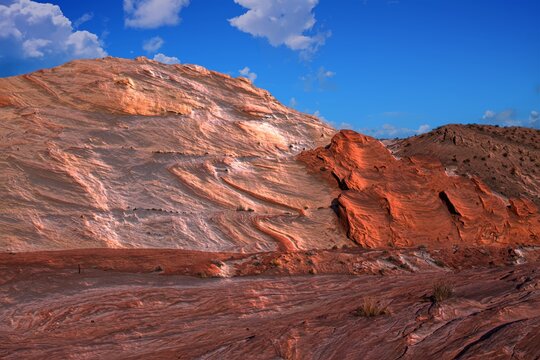 Rock formations in the Nevada desert at Valley of Fire State Park, USA © Travel Stock